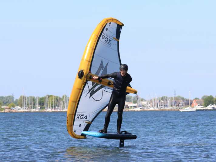 Wir haben den Naish ADX NVision einige Tage lang in der Dünungswelle und auf Flachwasser ausprobiert