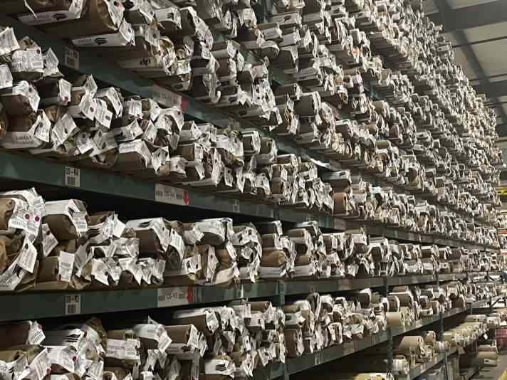 Allein für Windsurfsegel können die Segeldesigner bei Dimension Polyant aus über 220 verschiedenen Materialien wählen