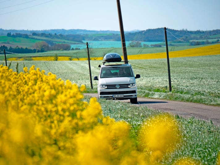 Mit dem Bulli durch die wunderschöne Landschaft in Südfrankreich.