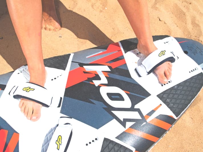 The toes should be clearly visible on the inside of the loop