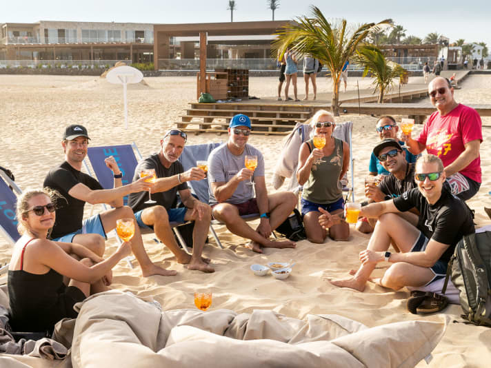 Ab und zu gibt es aber einen anspruchsvollen Shore-Break in. Santa. Maria. Das trübt die gute Stimmung in Bernds Camp aber nicht.