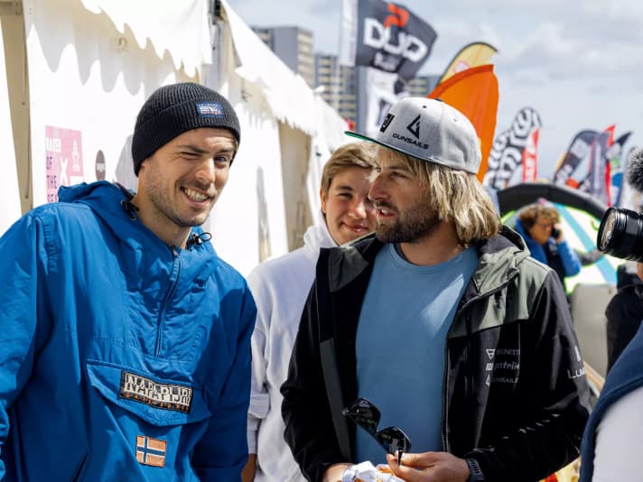 Einmal mit Größen wie Nico Prien (links) oder Dennis Müller um die Wette heizen – für viele Hobbysurfer ist das durchaus reizvoll.