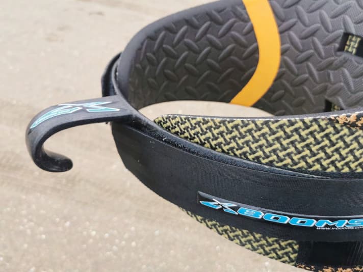 The hook is fixed with Velcro - without straps or buckles.