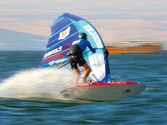 Unsere Zehen sind beim Windsurfen die am stärksten beanspruchten Körperteile.