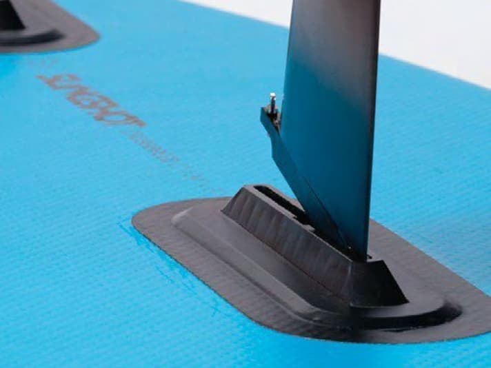 Der Slingshot SUP-Winder lässt sich nachträglich aufkleben. Damit kann die Mittelfinne nachgerüstet werden.