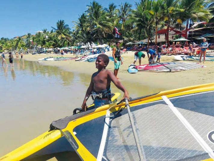 Even if the North Atlantic trade wind is already a little weak in its Caribbean outlet zone, the topographical and thermal conditions at some spots give it another helping hand. The southern tip of St Lucia and Cabarete in the Dom Rep are particularly well known.