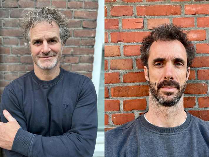 Die Wijk-Locals Bas Molenkamp (l.) und Gijs Jansen haben mit Freunden den “Peter Volwater Wave Classic” ins Leben gerufen