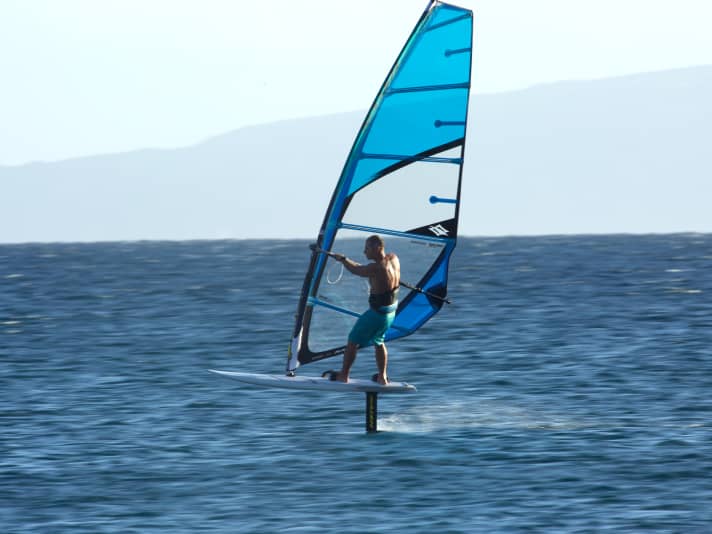 Moderate foils are much better suited to windsurf foiling than fast wings with a high aspect ratio