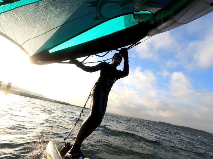 Hüftleashes werden an einem Hüftgurt befestigt, wodurch die Leine keine Stolperfalle mehr darstellt