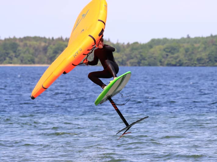 The handles on the KT Wing Air are sewn on tightly and offer direct contact