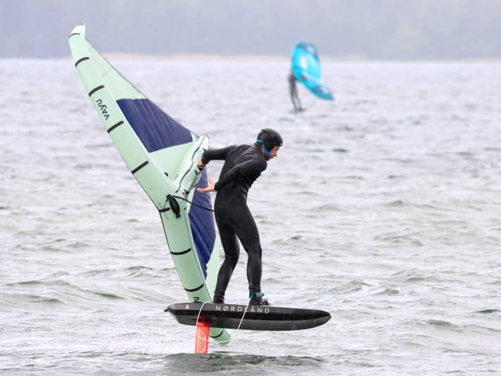 The handle system of the Aura allows intuitive gripping