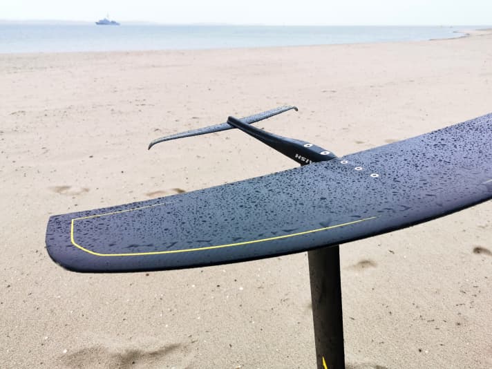 The Naish MA Foil has wide wingtips