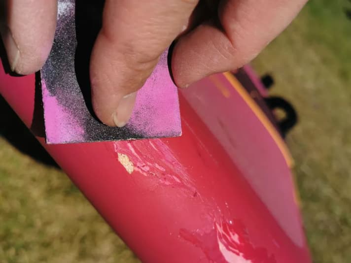 The dried area is sanded well and then no longer touched with bare fingers