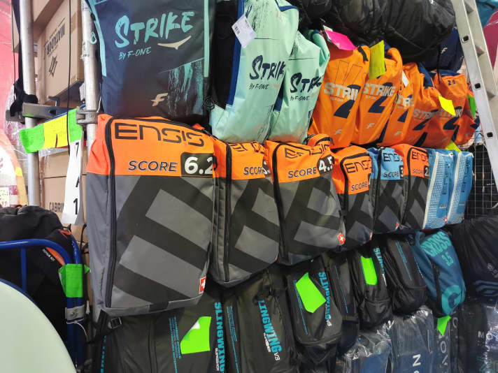 The warehouses of many shops and importers are currently full to bursting. For end customers, this can mean tumbling prices