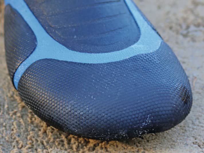 The toe area is thickly padded
