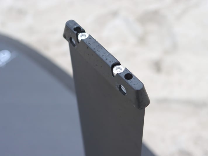 The threaded blocks are only glued in and can be replaced in an emergency