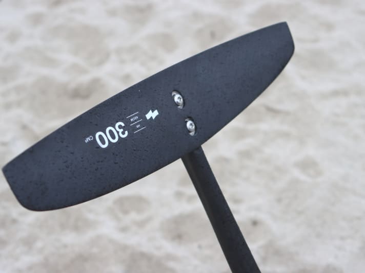 The angle of the rear wing can be adjusted on the Taaroa Foil