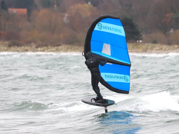 Die Fenster beim Seaflight Surf Wing sind klein, erlauben aber trotzdem einen schnellen Blick nach Lee