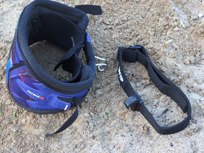 Windsurf harness (left) vs. minimalist waist harness (right)