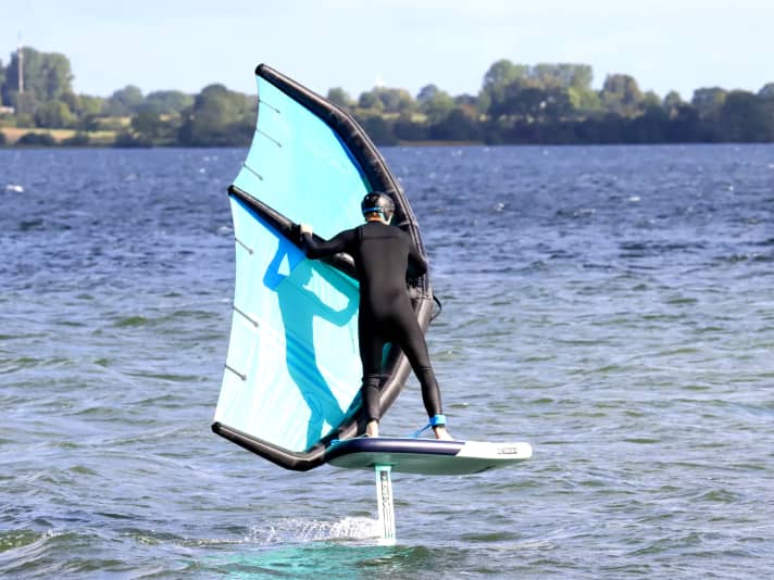 The foil remains stable during manoeuvres