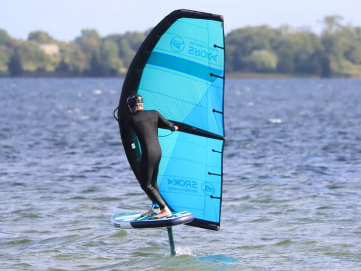 Der Sroka V3 Wing bietet zwei breite Griffschlaufen, die passend positioniert sind