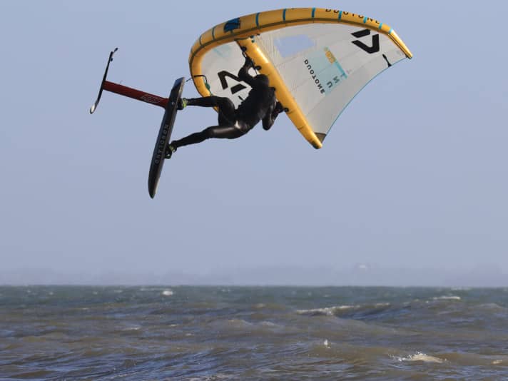 The unit offers a lot of lift on jumps, but also rotates a little slower than the Duotone Slick, for example