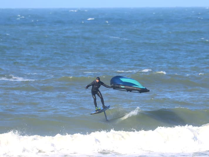 The Viking 1400 is very agile in the wave