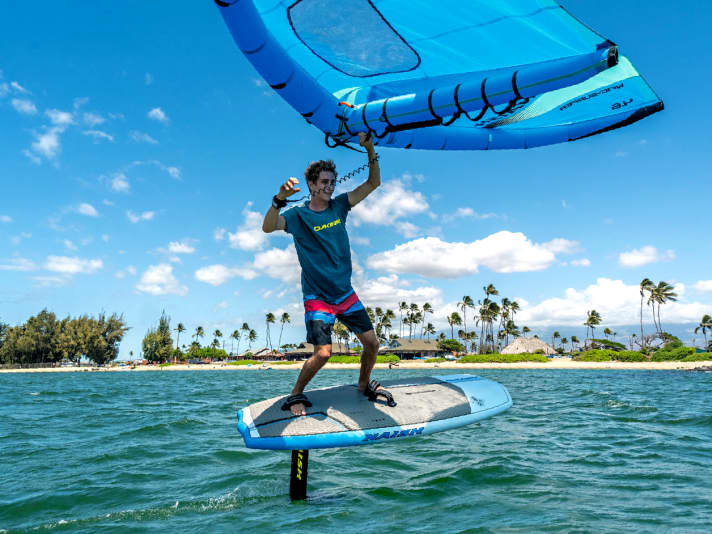 Beim Wingen dürfte das Naish Windfoil Crossover aufgrund seiner Größe eher Einsteiger ansprechen