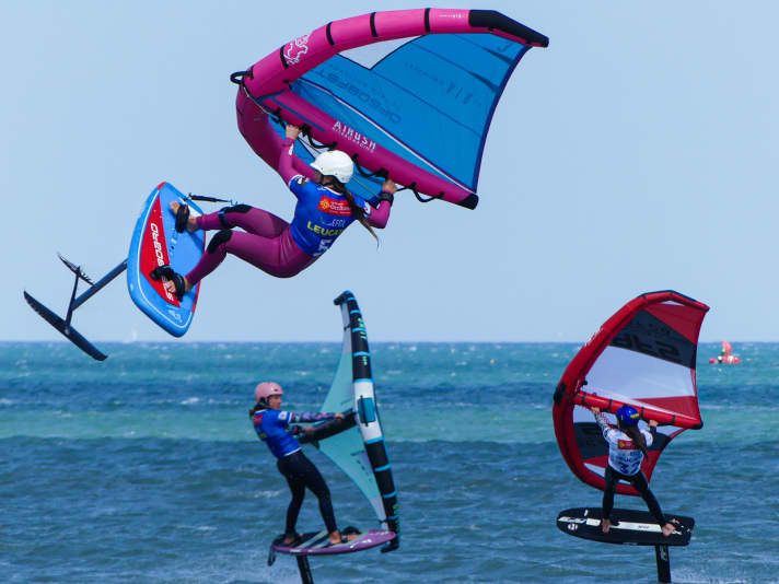 Ten women are at the start. Fiona Wylde is also hoping for a good start to the season