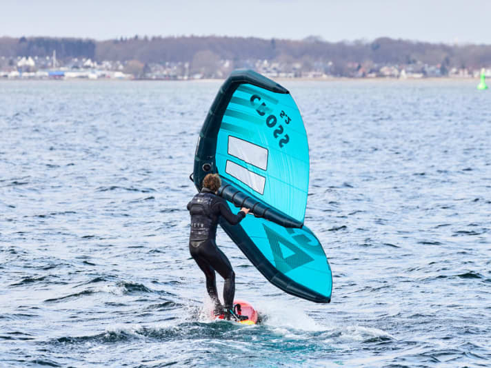By pumping, the wind limit for take-off can be reduced by several knots