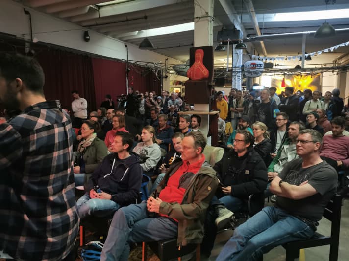 Numerous water sports enthusiasts attended the meeting in Kiel