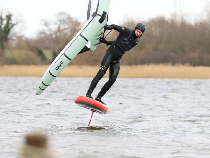 The rigid handles offer all grip options
