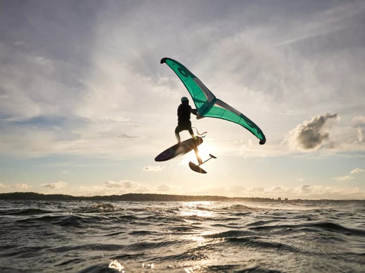 The UFO Wing can also be used for freestyle moves, but in direct comparison you will notice a weight disadvantage