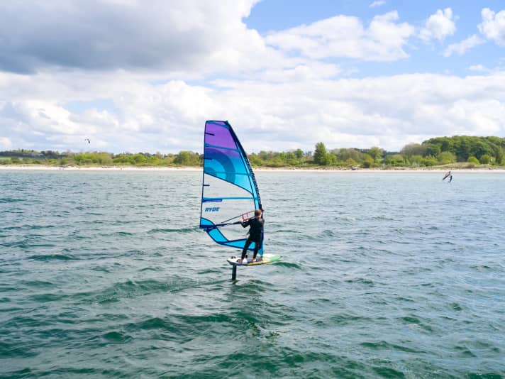 For windsurf foiling, the Patrik A.I.O. 6'6'' appeals more to sporty foilers