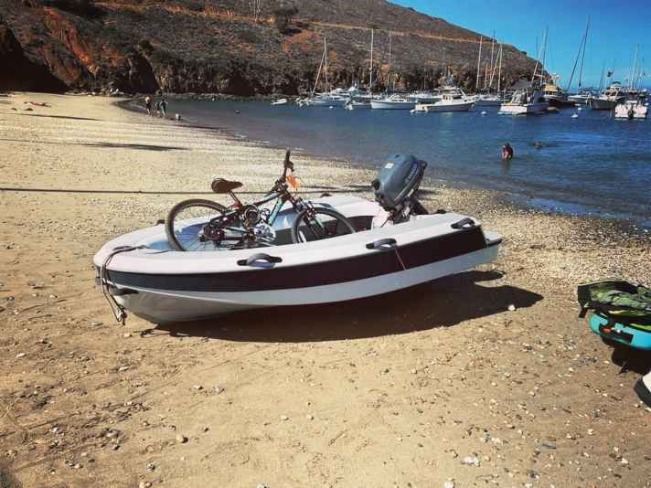 High-quality dinghies made of modern composite materials such as carbon and glass fibre can be an alternative to the classic inflatable boat.