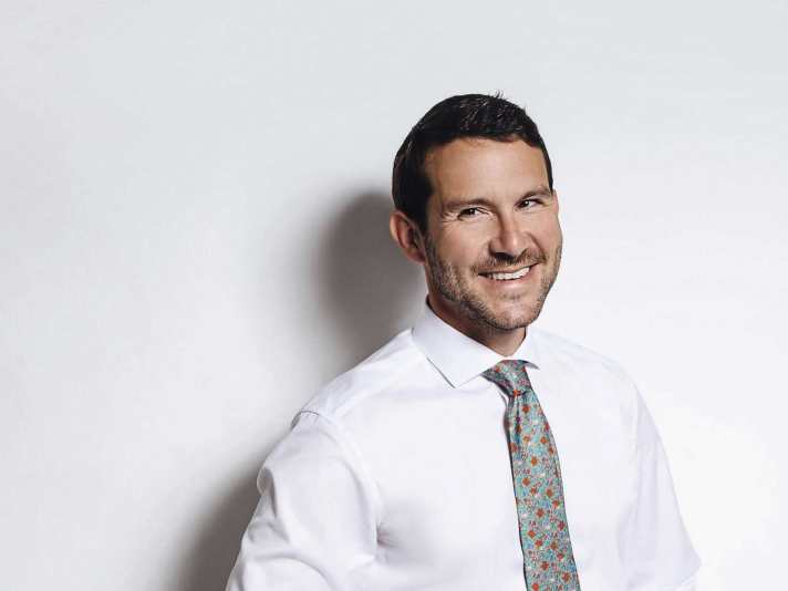 The yachtsman and lawyer from Kiel has been advising and representing his clients for many years with a team of several lawyers, boat and shipbuilders and a Europe-wide network of partner law firms in all legal matters relating to yachting, from boat purchases to tax and customs matters to the settlement of claims