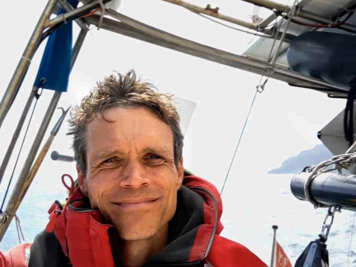 51-year-old Dane Mads Bo Falk has been sailing since his earliest childhood. Two strokes of fate led the violinist to move his entire life to the water. He sails, lives and works on his two boats