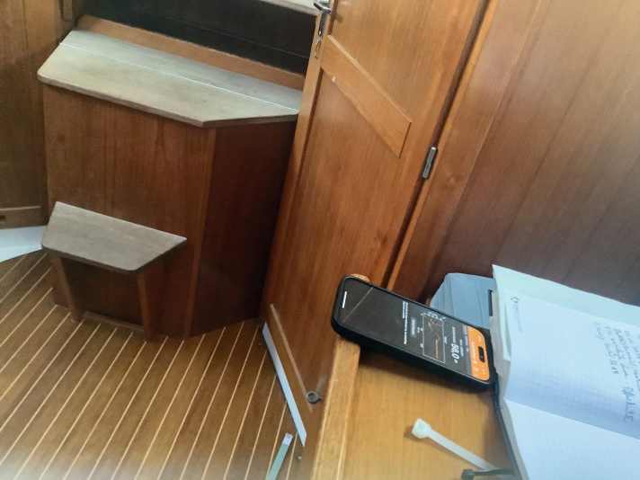 The noise measurement was carried out before and after the insulation was replaced on the card table and at different speeds.