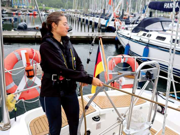 yacht/100183981_56f710a38e48981e3f88bc4d61b44d10