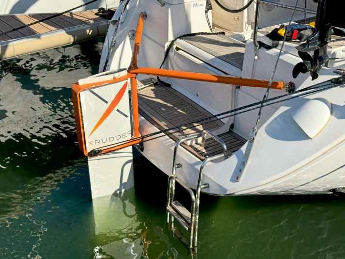 X-Rudder: Flexible emergency rudder kit.
