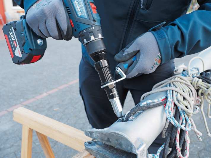 Powerful cordless screwdrivers are versatile tools; with the right attachment, they can even be used as electric riveting pliers.
