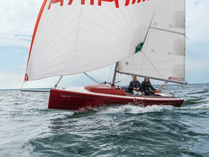 Hull length 6.50 m; width 2.20 m; weight 750 kg; from 32,725 euros.