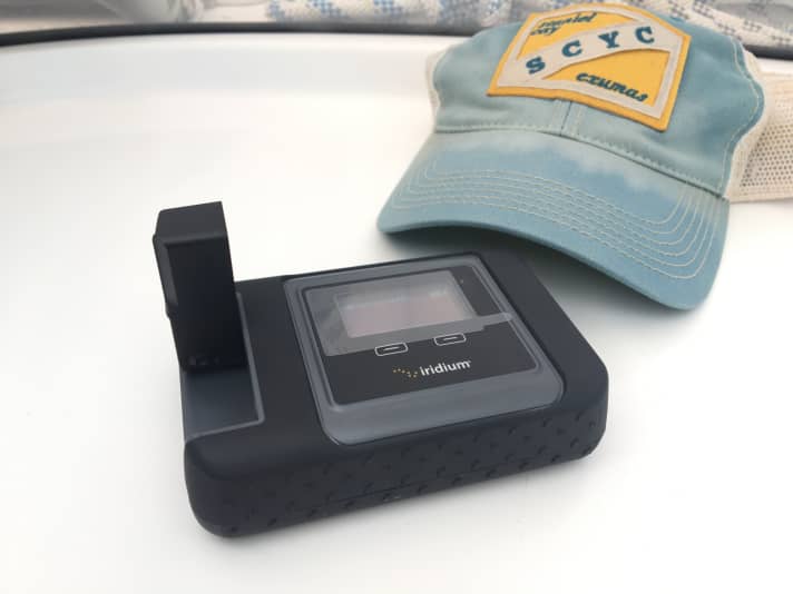 The connection to the world: weather data, e-mails, phone calls - the Iridium Go! is popular with all long-distance sailors