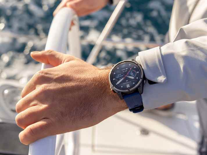 Un contrôle total à tout moment à bord : avec la quatix 8 Pro au poignet.