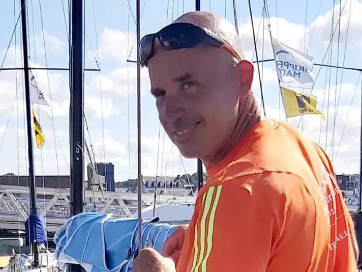 Jörg Riechers lors de sa deuxième participation au Figaro. Il avait l'air si heureux après avoir terminé quatrième de la première étape. Actuellement, il est déçu du déroulement de la deuxième étape, mais il veut revenir à la charge dans l'acte final.