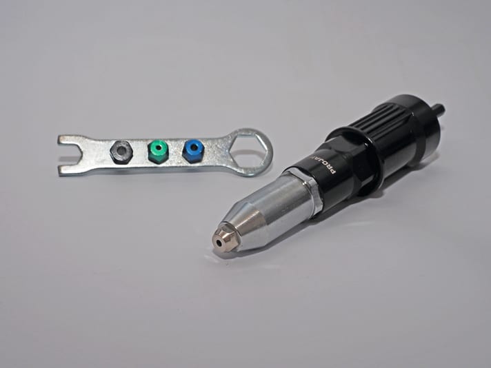 The blind rivet attachment from Projahn fits all standard drill chucks