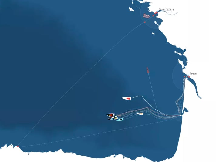 Un estratto del live tracker della terza tappa del secondo giorno: i percorsi di Jörg Riechers, riconoscibile dal simbolo della barca azzurra vicino alla costa, e di Sanni Beucke, che si sta avvicinando alla prossima boa di virata da molto lontano dal mare, sono nettamente differenti