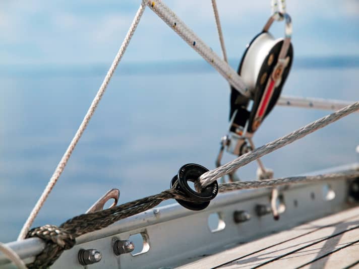 Dyneema is the ideal material for loops and forerunners.