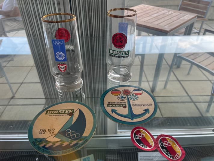 The "50 Years of the Olympics" exhibition in Schilksee also features Olympic memorabilia made of glass ...