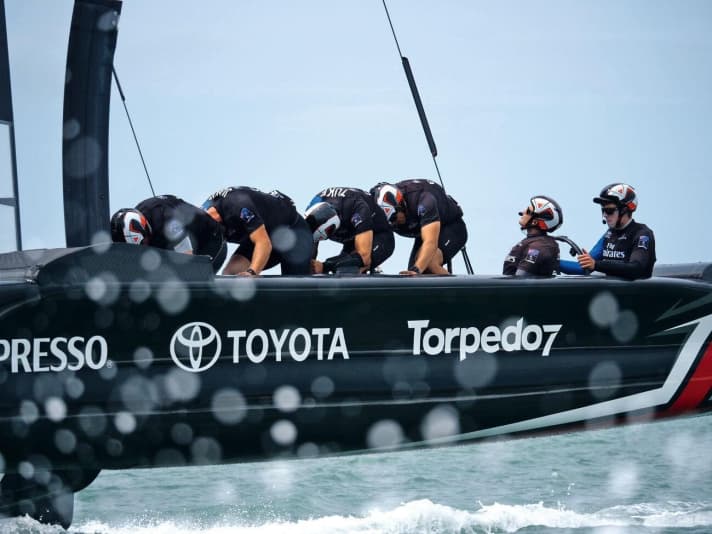   Les quatre cyclistes compacts d'Emirates Team New Zealand sont également censés être plus fluides.